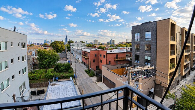 Building Photo - 125 S Western Ave