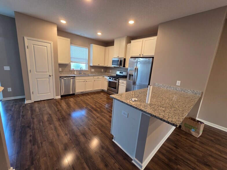 Building Photo - 8783 Granite Ln