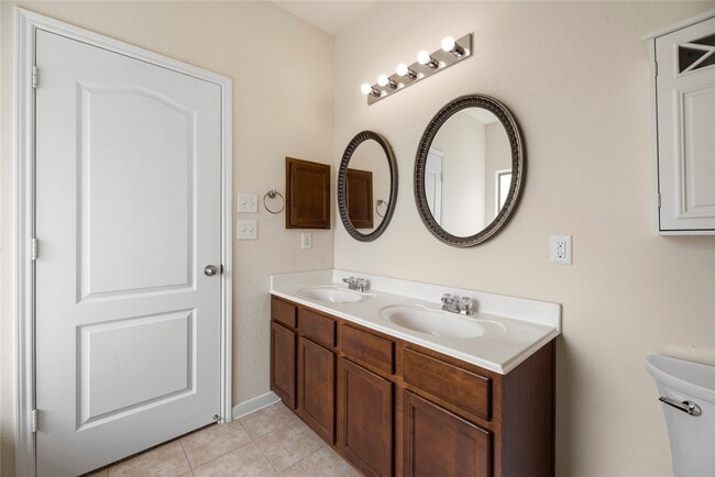 Building Photo - 23827 S Newport Bend