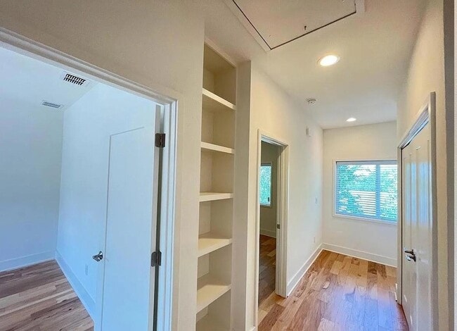 Building Photo - 2101 Montopolis Dr