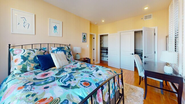 Building Photo - Top Floor Fully Furnished 1,000 Square Foot One Bedroom Plus Den in Kalorama