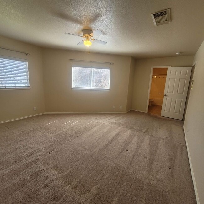 Building Photo - Perfectly Located near Medical Center