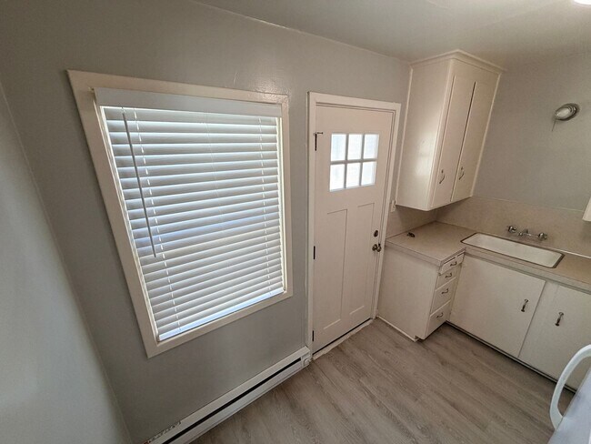 Building Photo - One Bedroom Cottage in the Heart of Salem