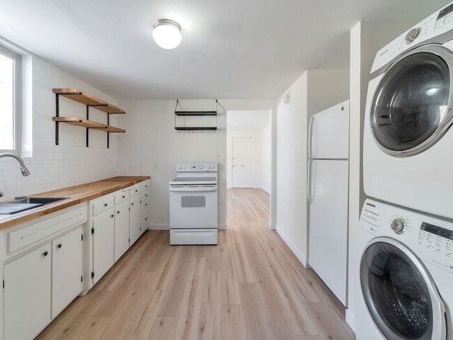 Building Photo - 2BR/1BA Garden-Level • Extra Storage • Near Wash Park