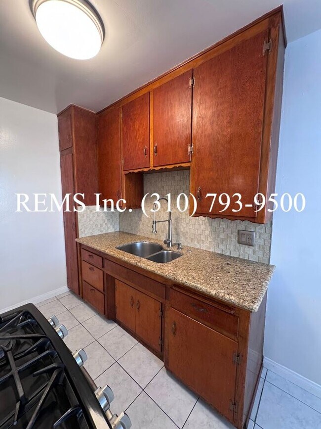 Building Photo - 3580 Brenton Ave