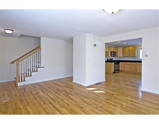 Building Photo - 7 Hiawatha Rd