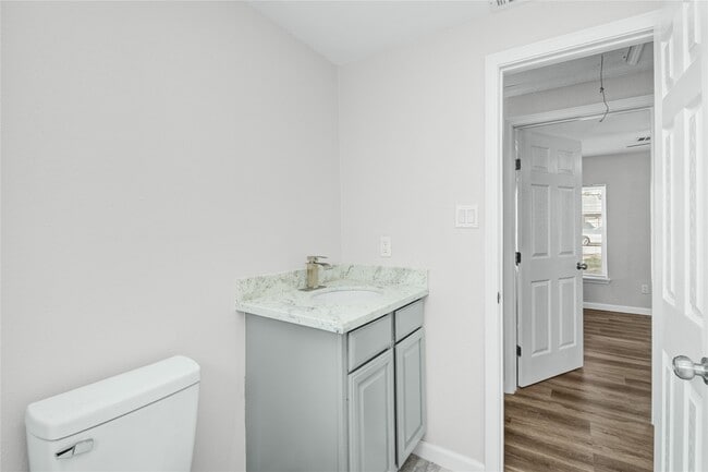 Building Photo - 207 E Bernard St