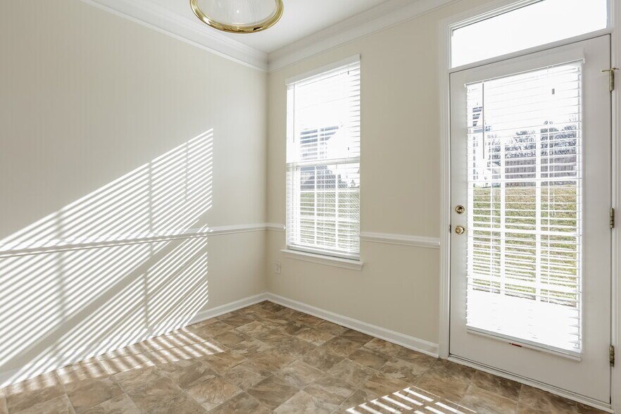 Building Photo - 2722 Forest Grove Ct