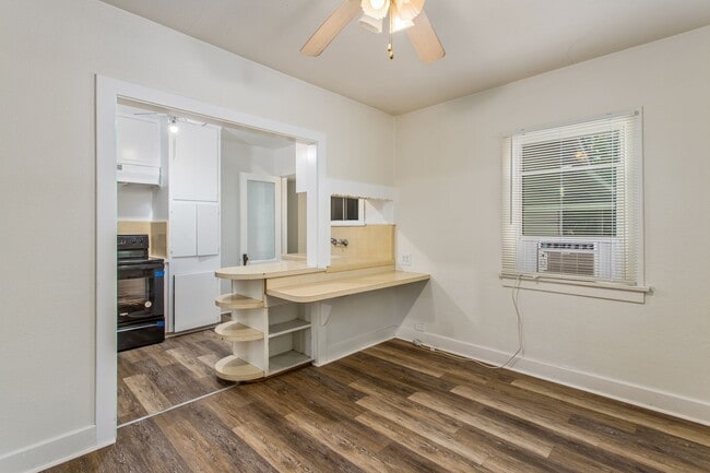 Building Photo - Charming 1-bedroom backhouse in Mentone!