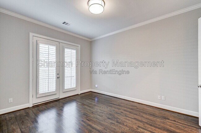 Building Photo - 1215 W 24th St