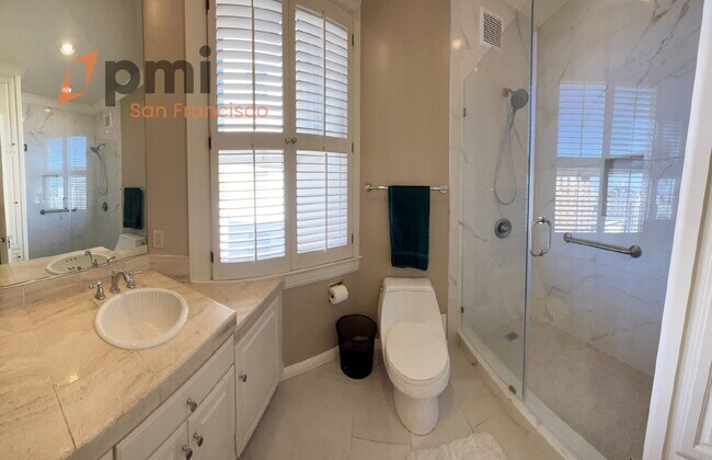 Building Photo - Historic Convenience with This Delightful ...