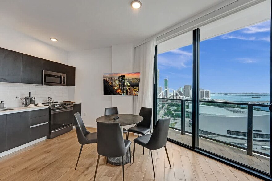 Building Photo - 398 NE 5th St