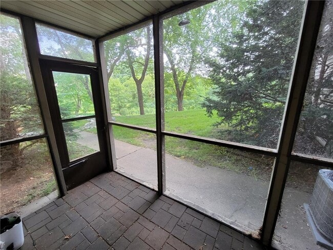 Building Photo - 14321 Fairway Dr