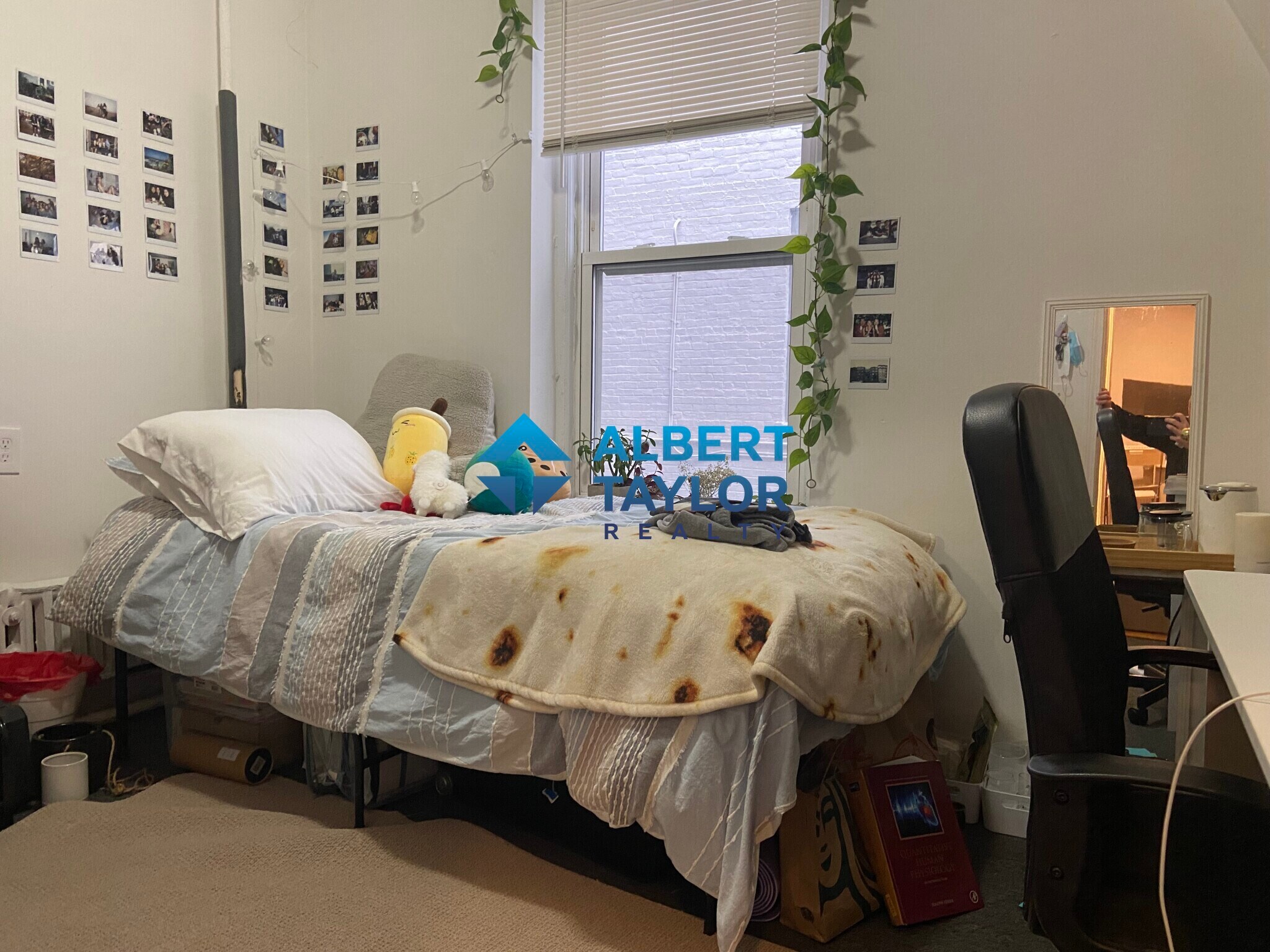 Building Photo - 210 Hemenway St