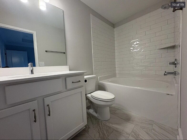 Building Photo - 866 Westcott Ln