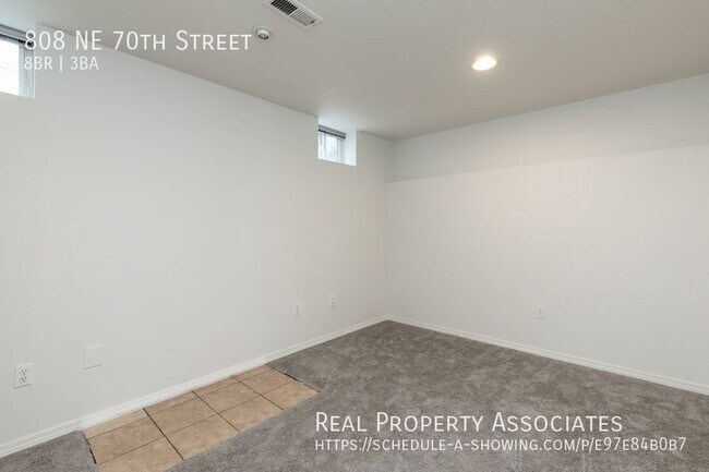 Building Photo - 808 NE 70th St