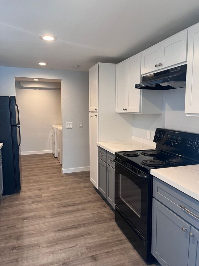 Building Photo - 5622 35th Ave E