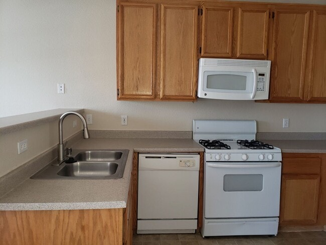 Primary Photo - 4730 E Craig Rd