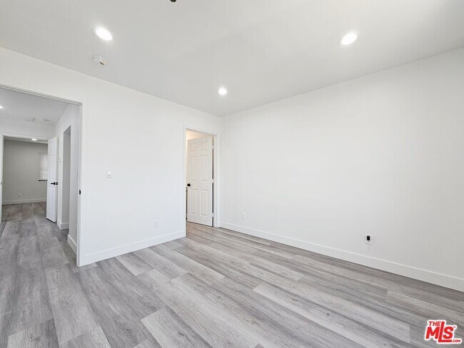 Building Photo - 4110 Normandie Ave