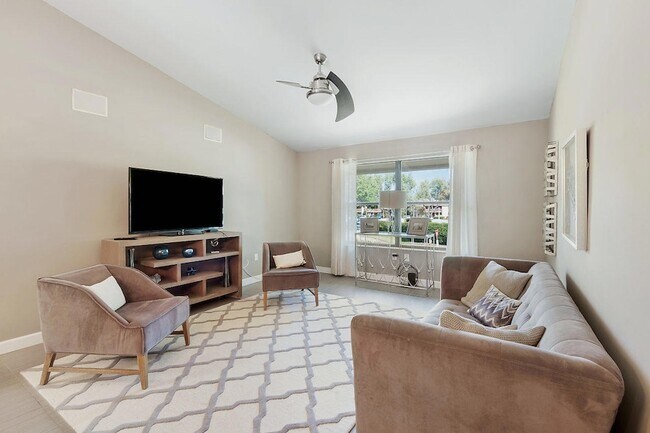 Building Photo - 13115 Belhaven Ct