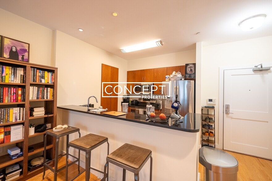 Building Photo - 9 Miner St