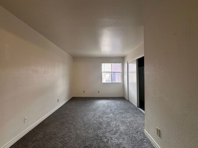 Building Photo - Cozy 2 bed 2 bath condo!