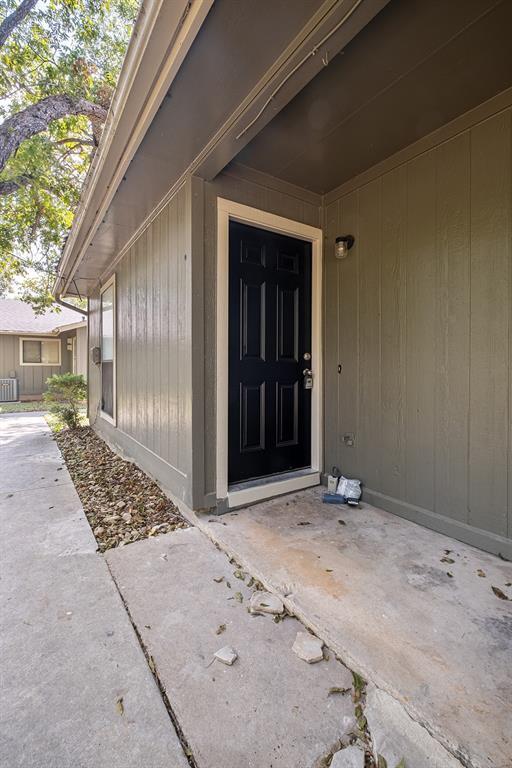 Building Photo - 200 Concho St