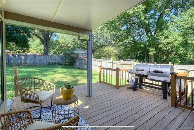 Building Photo - 1322 Tarrington Ave