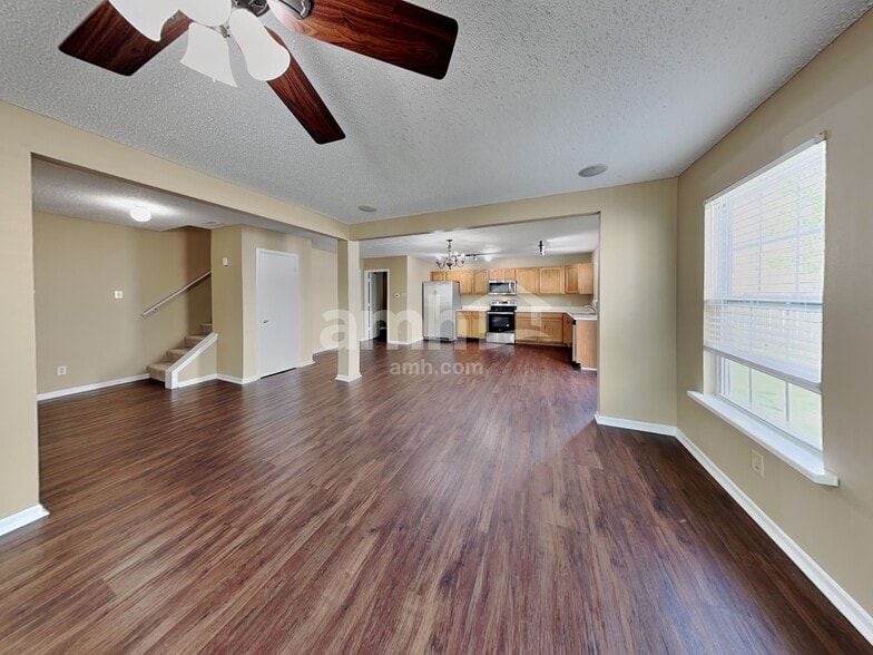 Building Photo - 12115 Maize Dr