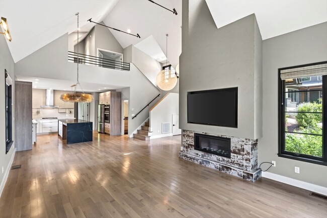 Building Photo - Stunning Luxury Home in the Village of Che...
