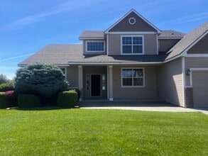 Building Photo - Must See New Listing!