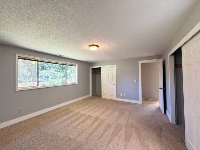 Building Photo - Charming 3-Bedroom Home in Desirable Gem H...