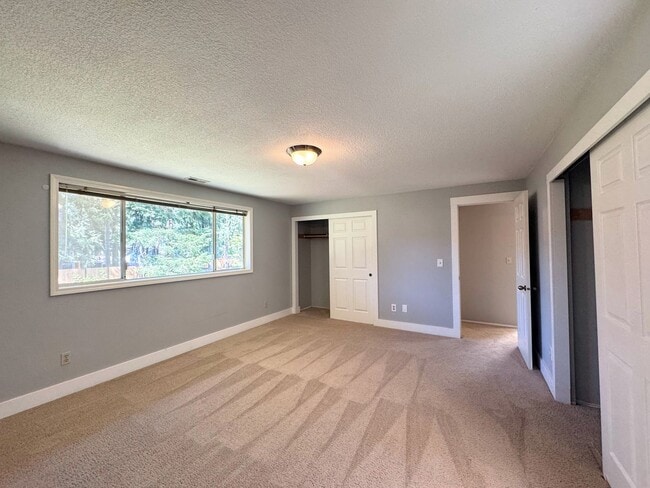 Building Photo - Charming 3-Bedroom Home in Desirable Gem Heights