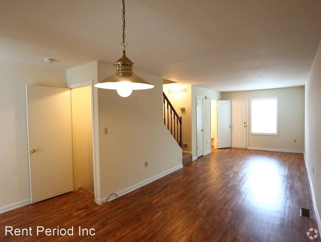 Building Photo - 2 br, 2.5 bath House - 3964 Eastgate Dr.
