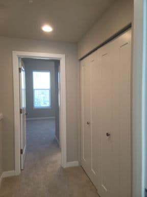 Building Photo - Stunning Tri Level 3/2.5 Townhome in the G...