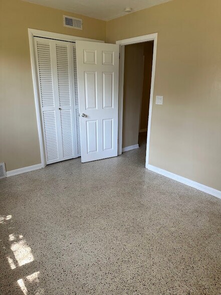 Building Photo - 1560 Elizabeth Ln