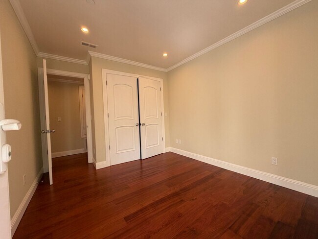Building Photo - 261 Dolores St
