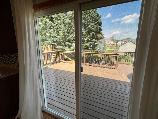 Building Photo - Beautifully Updated 4-Bed Home in Prime NW Location!