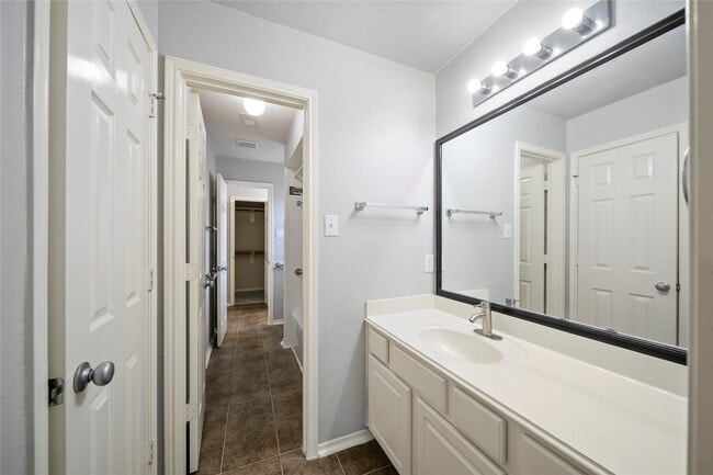 Building Photo - 312 Falcon Lake Dr