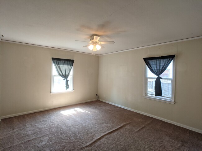 Building Photo - 1428 Axtell St