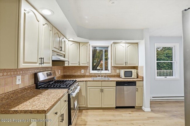 Building Photo - 21 Circle Dr