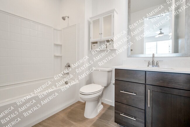 Building Photo - 4100 S Pinelake Way