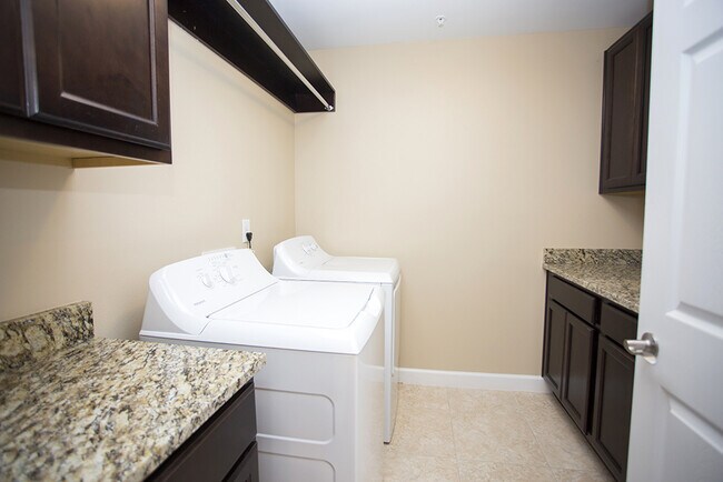 Building Photo - Beautiful One Bedroom Apartment in Fort Walton Beach!