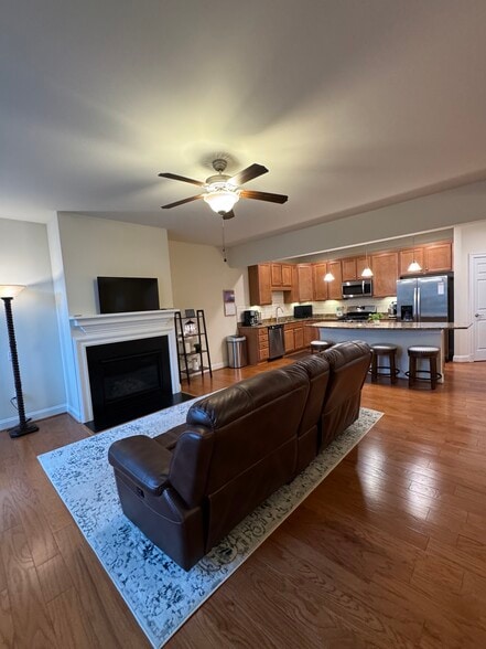 Building Photo - 3020 Glen Valley Dr