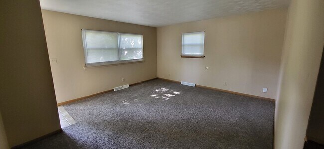 Building Photo - 3 Bedroom home in Southeast Springfield fo...