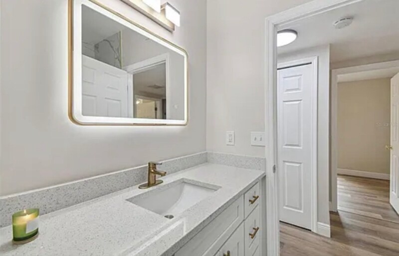 Building Photo - 1914 E Crenshaw St