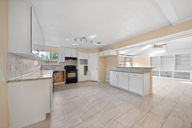 Building Photo - 19218 Enchanted Oaks Dr