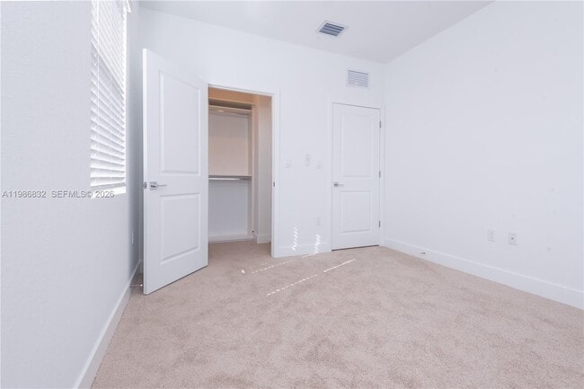 Building Photo - 230 SW 170th Ave