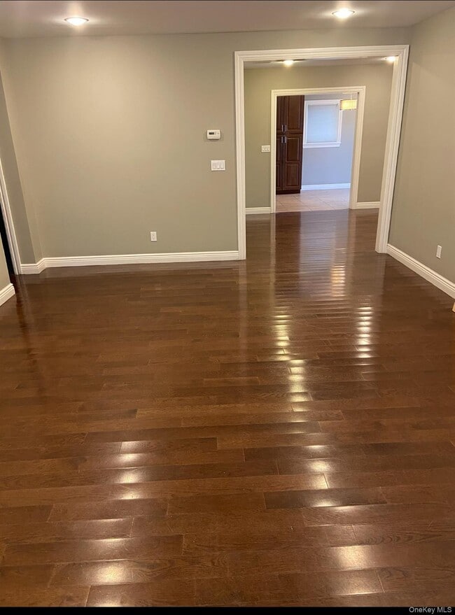 Building Photo - 510 Longacre Ave