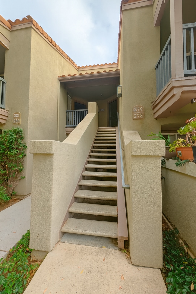 Building Photo - MOVE-IN READY – 1-BEDROOM CONDO IN TUSTIN ...